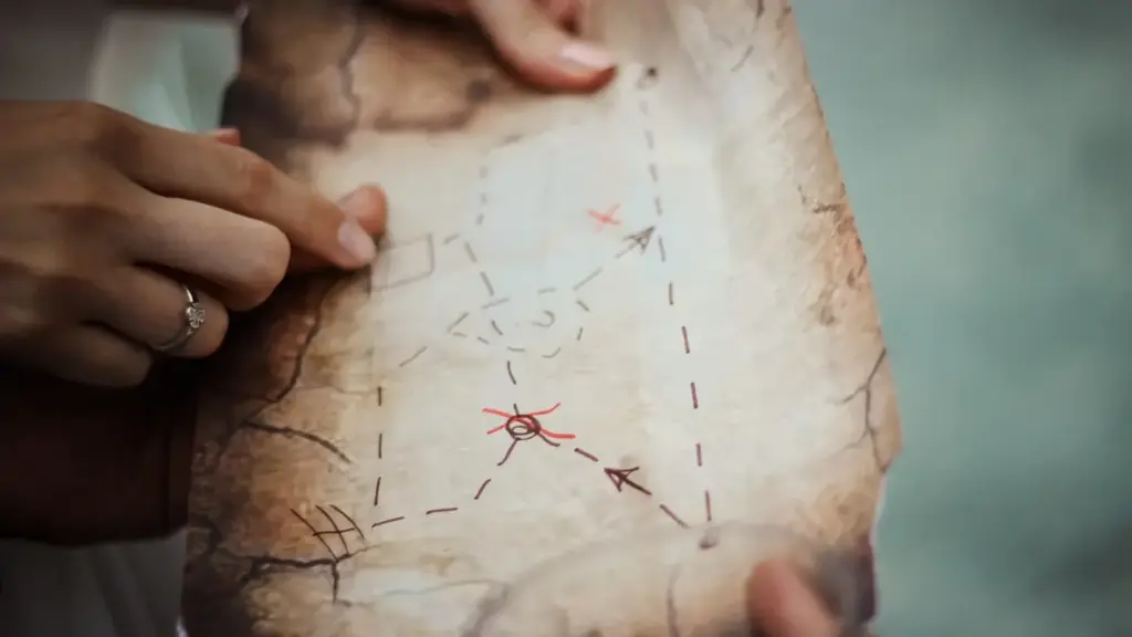 Creare una mappa del tesoro da una stanza vera: trasformare mobili e porte in un mondo immaginario