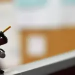 Personaggi dei fumetti distratti: trasformare una dimenticanza in un ostacolo narrativo
