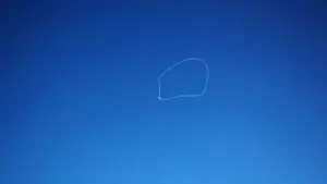 Gara di aeroplanini di carta: come segnare l’atterraggio e confrontare i voli