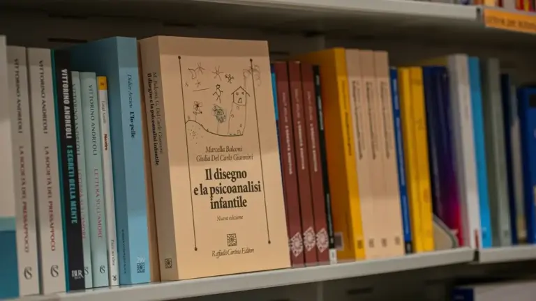 Come valutare i rimandi tra i volumi di una serie a fumetti per bambini