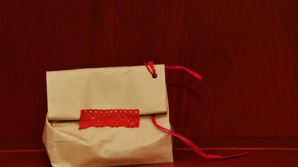 Busta a sorpresa di carta: come creare tasche per conservare piccoli disegni