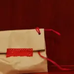 Busta a sorpresa di carta: come creare tasche per conservare piccoli disegni